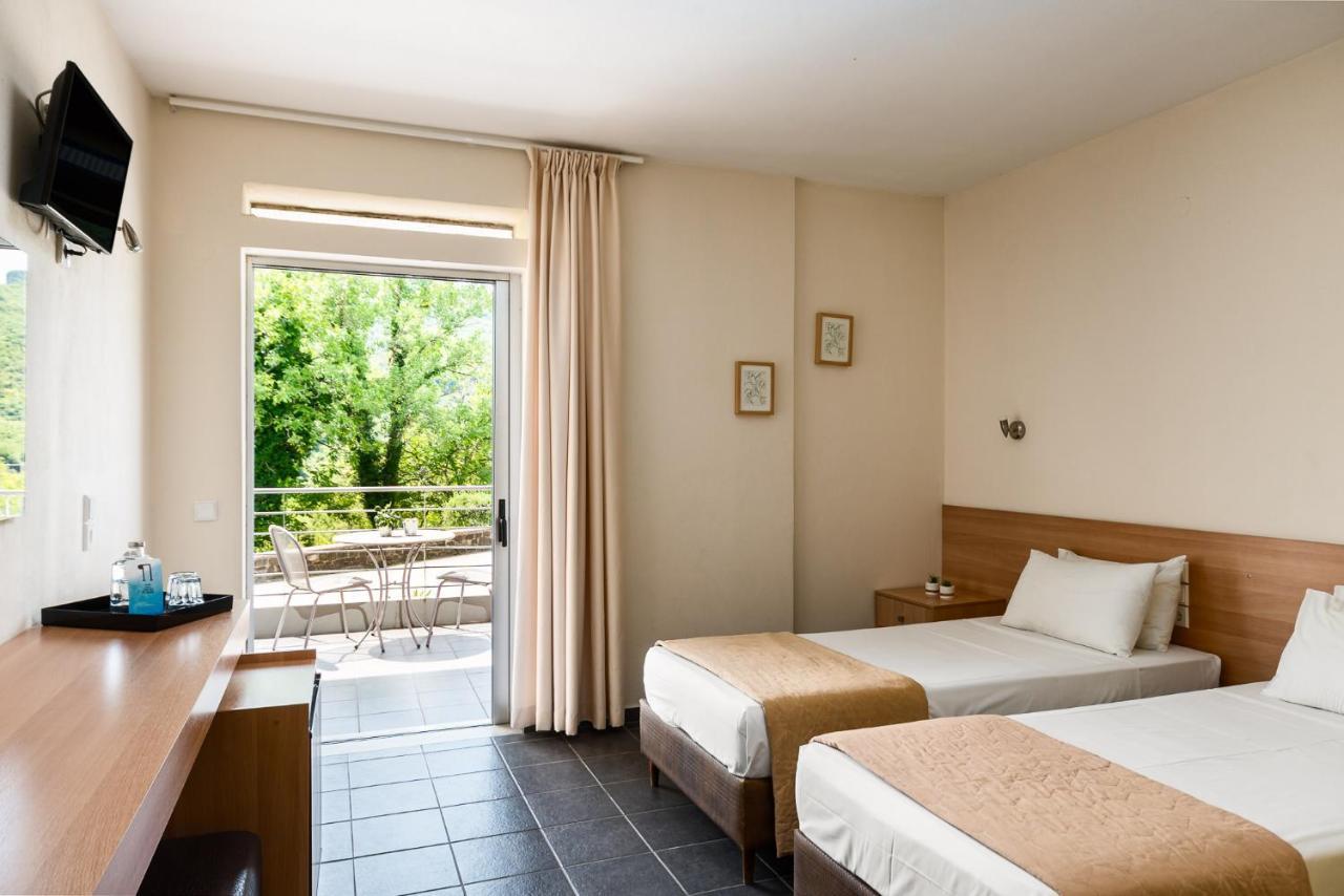 Gefiri Plakas Hotel, Tzoumerka Exteriör bild