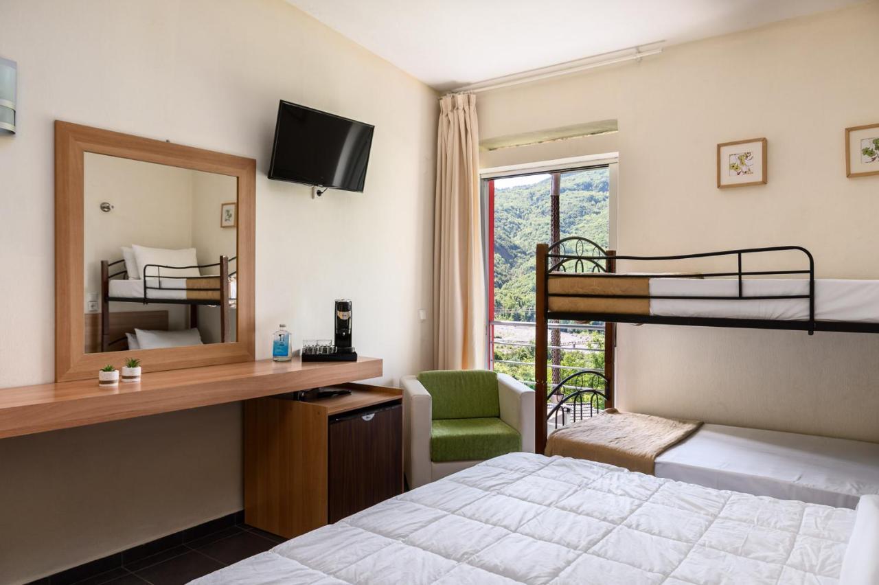 Gefiri Plakas Hotel, Tzoumerka Exteriör bild