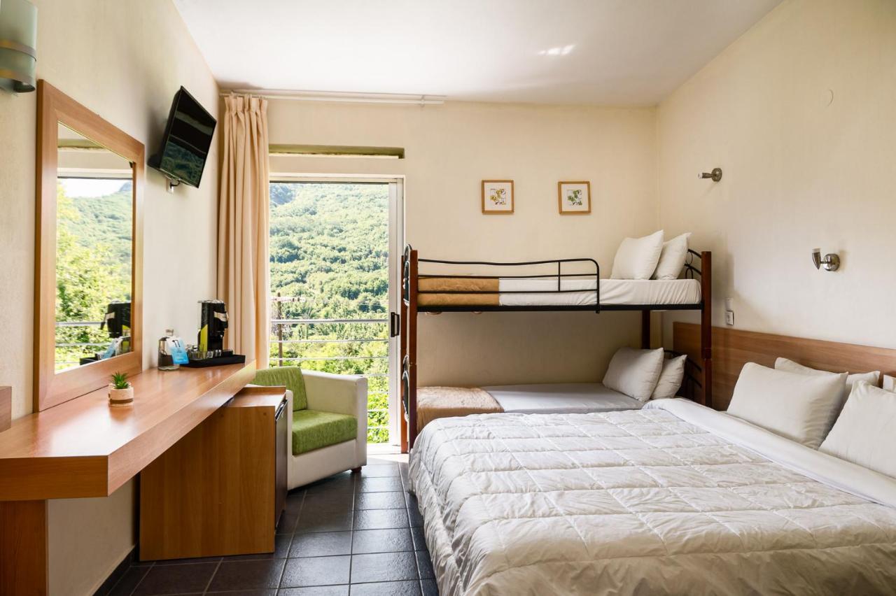 Gefiri Plakas Hotel, Tzoumerka Exteriör bild