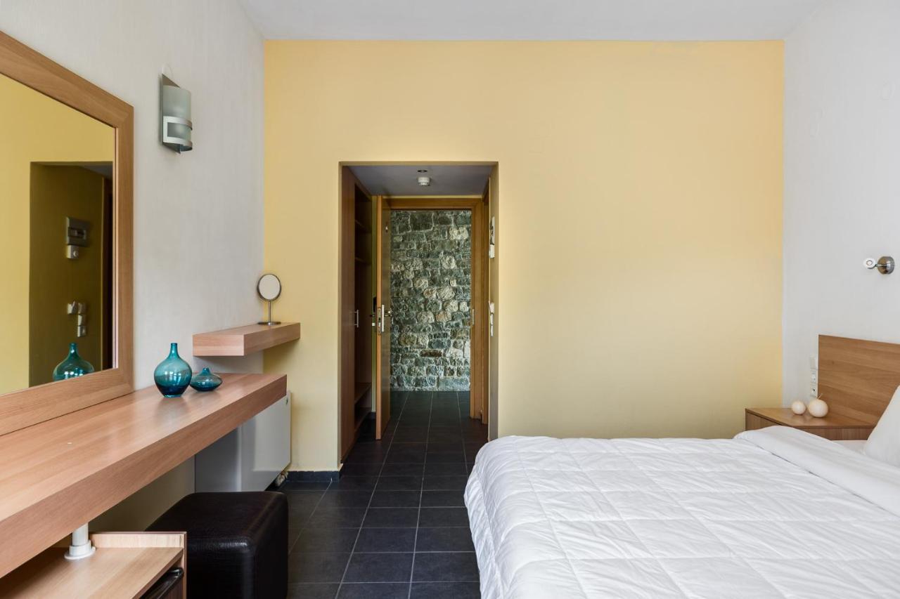 Gefiri Plakas Hotel, Tzoumerka Exteriör bild