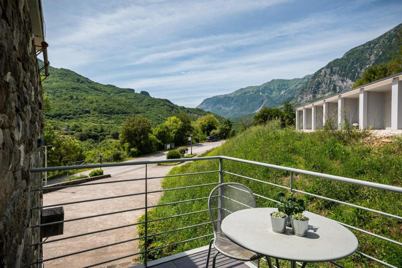 Gefiri Plakas Hotel, Tzoumerka Exteriör bild