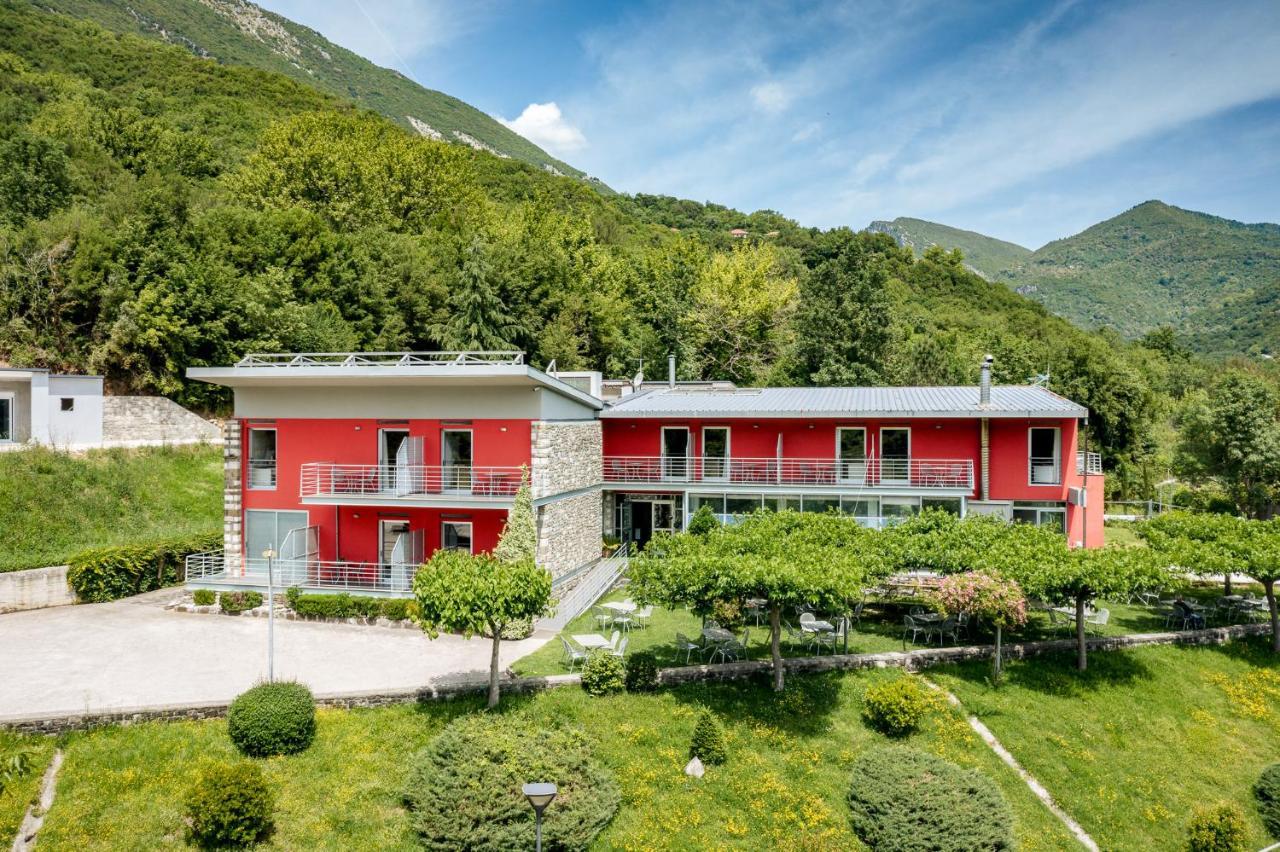 Gefiri Plakas Hotel, Tzoumerka Exteriör bild