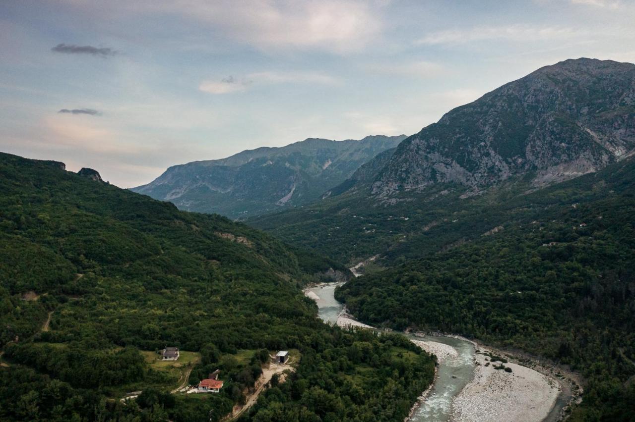 Gefiri Plakas Hotel, Tzoumerka Exteriör bild