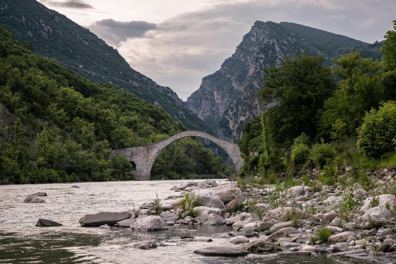 Gefiri Plakas Hotel, Tzoumerka Exteriör bild