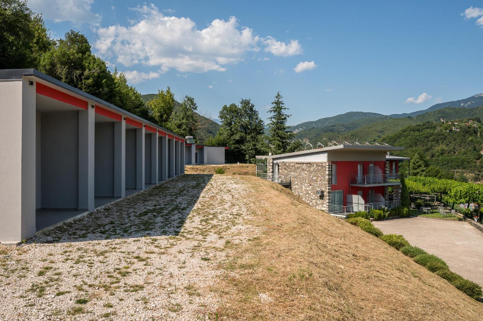 Gefiri Plakas Hotel, Tzoumerka Exteriör bild