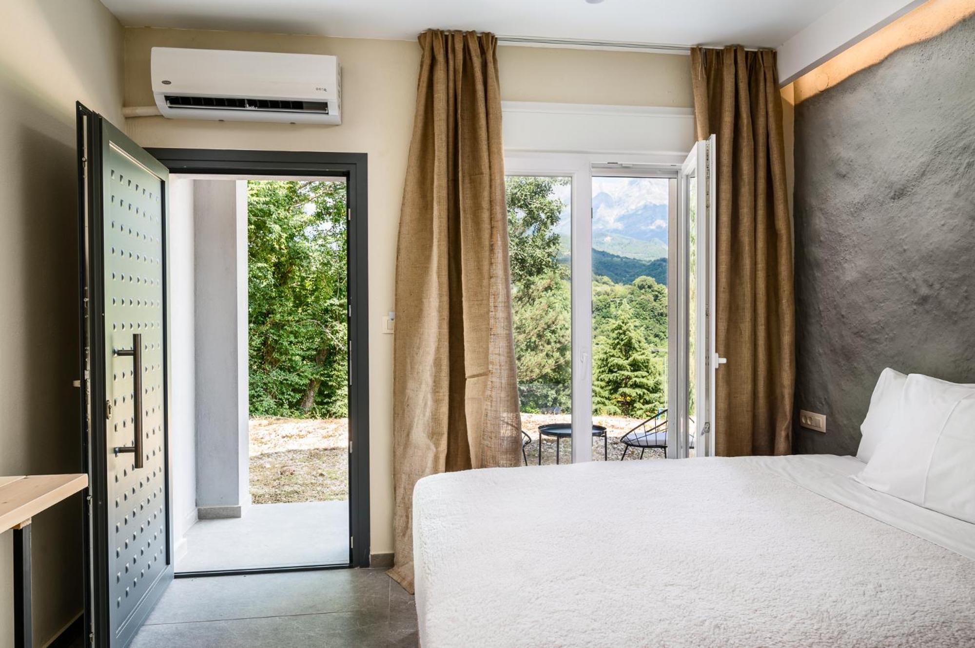Gefiri Plakas Hotel, Tzoumerka Exteriör bild