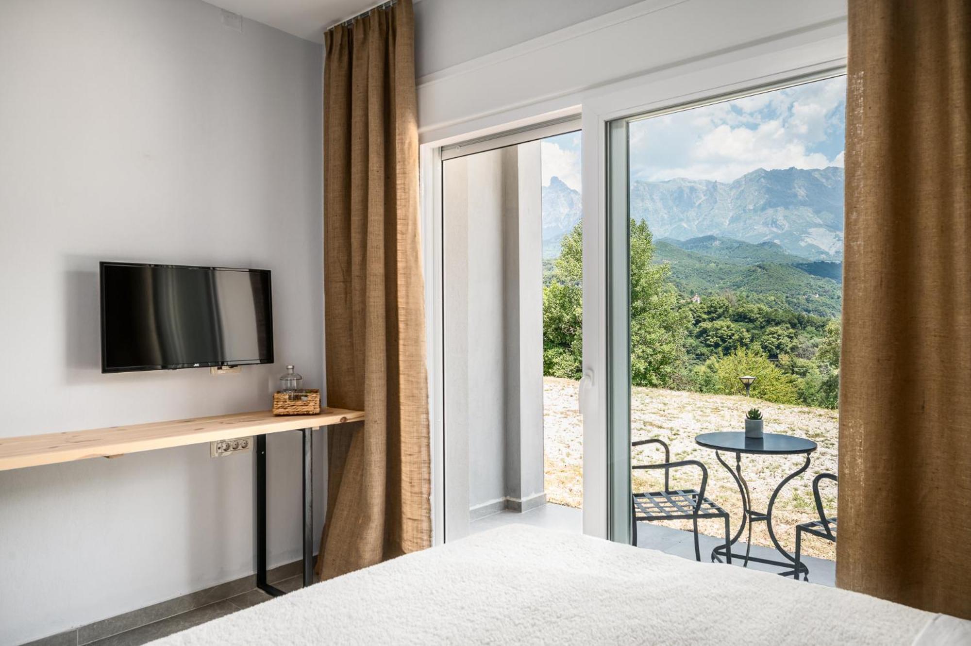 Gefiri Plakas Hotel, Tzoumerka Exteriör bild