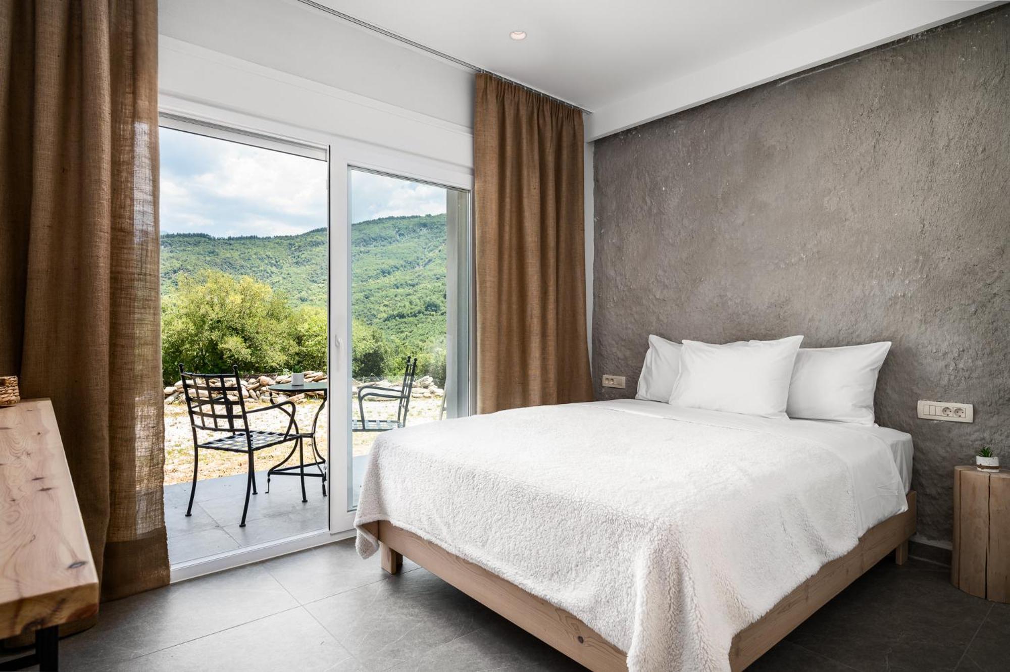 Gefiri Plakas Hotel, Tzoumerka Exteriör bild