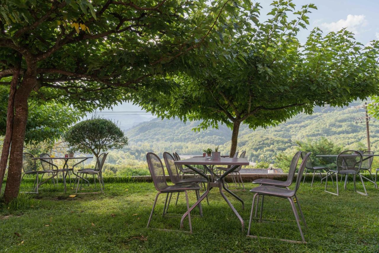 Gefiri Plakas Hotel, Tzoumerka Exteriör bild